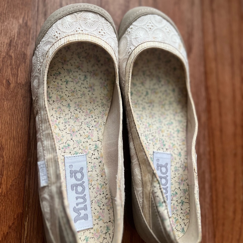 Mudd Beige Floral Embossed Flats